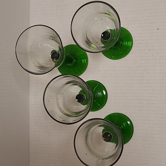 Set of 4 Handblown Green Stemmed Wine Glasses - Picture 9 of 16